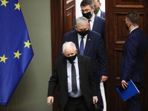 Dlaczego Kaczyński przystał na propozycję Merkel? Rz o kulisach negocjacji z UE
