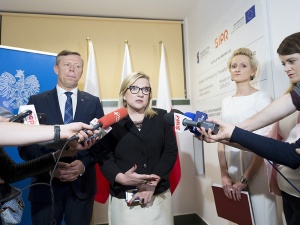 Uroczyście oddaliśmy suwerenność pod rządy obcych państw – z uśmiechem, oprawą PR-ową. Mocny wpis Beaty Kempy