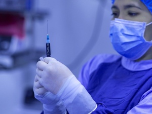 Prezes Pfizera nie przyjął jeszcze własnej szczepionki
