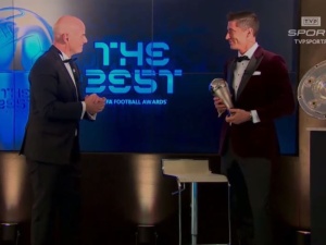 [video] Życzę każdemu Polakowi, aby był dumny z tego, skąd pochodzi. R. Lewandowski po odebraniu nagrody The Best
