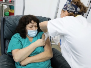 Lekarze nie chcą się szczepić przeciw Covid-19. Jeśli nie oni, to kto przekona resztę?