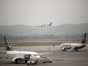 Polska zawiesza loty z Wielkiej Brytanii do Polski. Przyczyną nowa odmiana koronawirusa