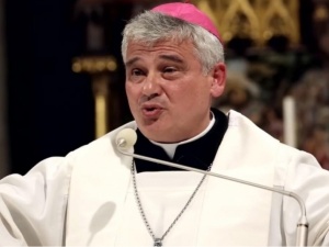 Kardynał Krajewski zakażony koronawirusem. Miał kontakt z papieżem!