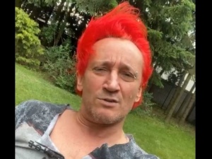 Michał Wiśniewski wywołał burzę w sieci. „Żony klękały i całowały swojego męża w rękę” [FOTO]