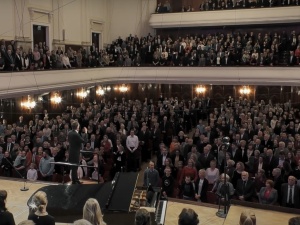 [video] Bóg się rodzi. Królowa polskich kolęd w huraganowym wykonaniu Chóru Filharmonii Narodowej i publiczności