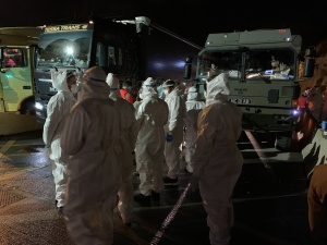 Polscy lekarze wspierają brytyjskich medyków w Dover. Testują kierowców na COVID-19