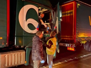 Polacy przynosili nam wodę i jedzenie. Hiszpański La Razon cytuje kierowców  z Dover