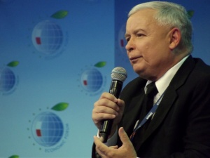Jarosław Kaczyński zaszczepi się przed kamerami? Jest zdeterminowany, by...