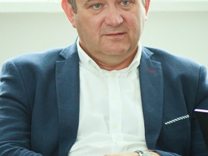 Gawłowski publikuje skandaliczną grafikę. Śpiewak: To splunięcie w twarz ofiarom i medykom