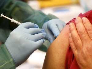 Osoby, u których takie reakcje wystąpiły nie powinny być szczepione przeciw COVID-19 