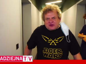 [video] Nowy teledysk Kazika uderza w TVP: Zgniła maszyna chorej propagandy, kłamstwa kosztują całe dwa miliardy