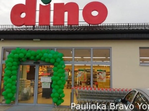 Sklep Dino nt. pracownicy w maseczce z napisem J...ć PiS: Przepraszamy