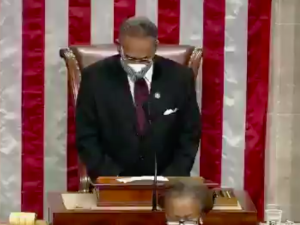 [video] To nie żart. W Kongresie USA zmieniono zakończenie modlitwy z Amen na Amen i Awoman