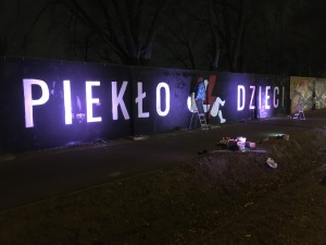 [WYWIAD] Autor murala Piekło dzieci: W ciągu tygodnia był niszczony 5 razy. Naprawiamy