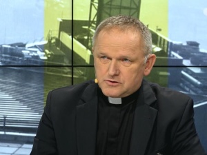 Skomląc wybłagał ułaskawienie u naczelnego narciarza Polski. Ks. Lemański obraża Śpiewaka i prezydenta Dudę