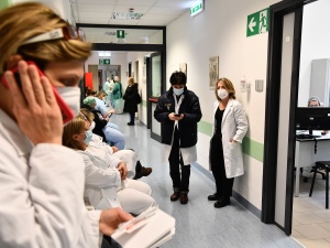 Koronawirus w Polsce: Skok zakażeń i ponad 550 zgonów