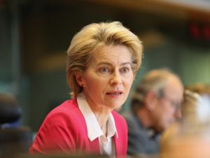 Polska chce zamówić szczepionki poza unijnym kontraktem. Ostra odpowiedź Von der Leyen