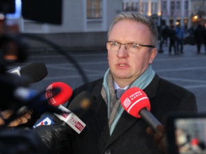 Powinniśmy rozważyć zakup szczepionek poza UE. Na razie mamy tylko nielojalność pojedynczych państw