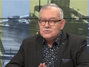 Afera ze szczepieniem celebrytów... prowokacją służb? Odlot prof. Krzemińskiego w rozmowie z Newsweekiem