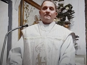 [video] Spróchniałe matrony, jak czarownica, patrzcie na tę opuchniętą twarz. Ks. Woźnicki obraża Marylę Rodowicz i Beatę Kozidrak