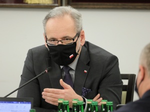 Niedzielski: Optymistyczny scenariusz zakłada, że szczepienie da odporność na dwa lata, a negatywny...