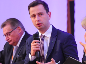 [SONDAŻ] PiS niezmiennie liderem. Kosiniak-Kamysz ma powody do niepokoju