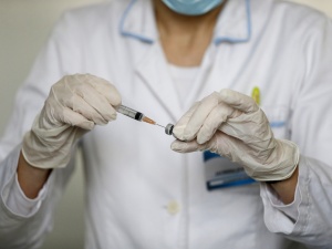 Pfizer zapowiada tymczasowe zmniejszenie dostaw szczepionek do Europy 
