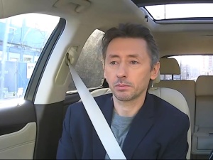 Poseł Gdula kpi z grabieży dokonanej przez wyzwoliciela Warszawy? A jak jeden się zepsuje? Ciężko o zegarmistrza na wojnie