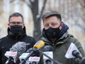 Kraje spoza UE lepiej wynegocjowały swoje umowy. Rząd zdecyduje się na zakup szczepionek poza UE?