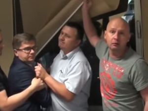 Dziennikarz z pamiętnej akcji ABW w redakcji Wprost z 2014 r. prawomocnie skazany. Dosadny komentarz red. Mazurka