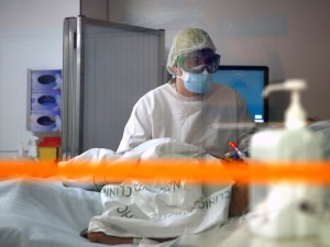 Koronawirus w Polsce: Wzrost zakażeń. Nie żyje blisko 450 osób