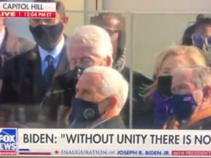 [VIDEO] Clinton zasnął podczas przemowy Bidena? Prawicowy publicysta kpi z inauguracji