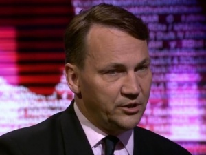 Sikorski zapytany o odejście Muchy. Mocne słowa o Hołowni: „Kłusuje po stronie opozycji”