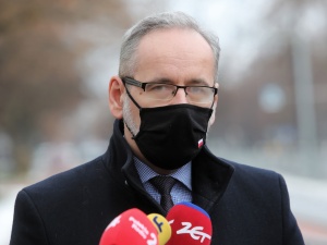 Min. Niedzielski: Jestem przeciwnikiem otworzenia hoteli; Absolutnie nie rekomenduję dalszego otwierania szkół