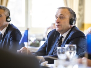 Schetyna alarmuje: „To polityczna prowokacja!”