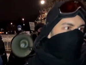 [video] Wypie.dalaj! Tak lewaccy bojówkarze atakowali reporterkę Mediów Narodowych