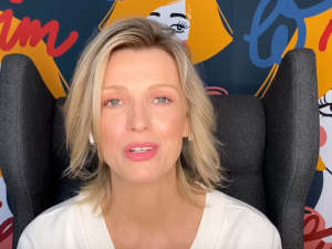 „Zmory patriarchatu”, „buńczuczna niby-władza”. Magda Mołek z aborcyjnym piorunem atakuje PiS