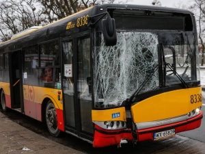 Kolejny wypadek autobusu w Warszawie. Policja bada sprawę