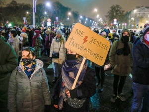 Polityka w sieci: Zasięg obecnych protestów Strajku Kobiet w sieci stanowi 10.5% tego, co w listopadzie