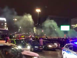 Warszawa: Strajk Kobiet zablokował Rondo Dmowskiego. „Tych czarownic nie spalicie”