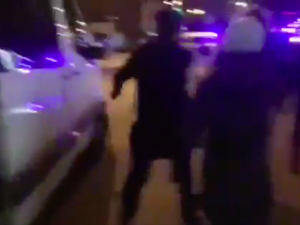 [WIDEO] „Jeśli to nie jest atak na funkcjonariusza, to co nim jest?”. Policja chce zatrzymać samochód Strajku Kobiet