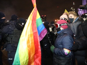 Strajk Kobiet. Aborterzy atakują policjantów gazem. Interwencja medyczna