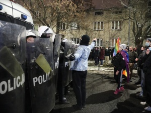 6 osób zatrzymanych po protestach Strajku Kobiet. Demonstranci użyli gazu wobec policjantów