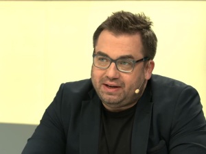 Węglarczyk oskarża TVP o podżeganie do przemocy. Prawnik: Zachęcanie do przemocy to skandowanie hasła spalić PiS, ale...