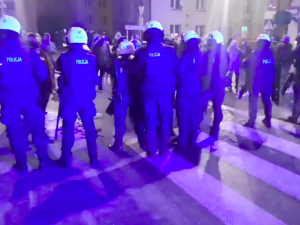 Zamieszki przed klubem w Rybniku. Doszło do starć z policją [WIDEO] 