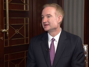 Nowym amabsadorem USA w Polsce zostanie... Mike Carpenter? Działacz LGBT, ma męża i dwójkę dzieci