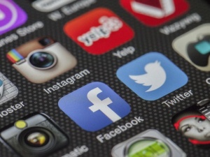 Pilne! Facebook zablokował angielskojęzyczną stronę IPN! Kuriozalny powód