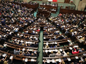 [najnowszy sondaż] Kantar: Poparcie dla PiS znacząco wzrosło, KO w dół, dużo niezdecydowanych