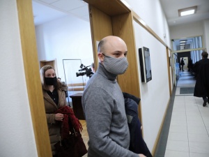 „Kolejny wyrok uderzający w wolność słowa”. Śpiewak musi przeprosić polityka SLD