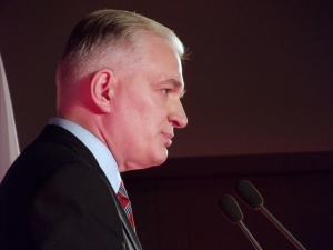 Zawieszony poseł Porozumienia zabiera głos. „Powołują się na statut, a go nie znają”